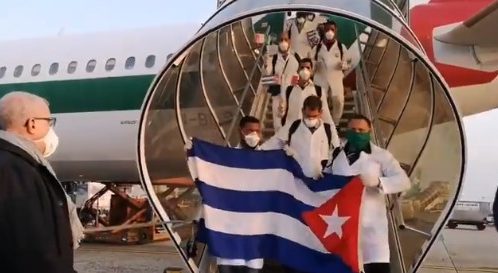Médicos cubanos llegan a Italia