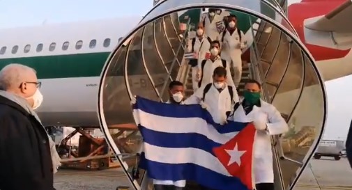 Médicos cubanos llegan a Italia