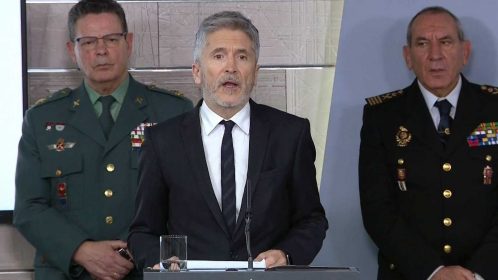 El ministro de Interior anuncia el cierro de fronteras terrestre.
