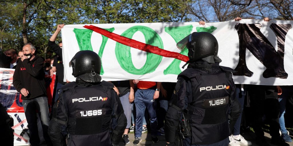 Protestas frente al acto de Vox en Vallecas
