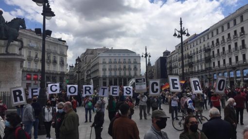 Las letras de Recortes Cero, en la Puerta del Sol, al final de la manifestación del 1 de Mayo